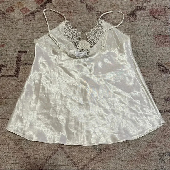 Vintage 90’s White lace cami top with floral design size small - Picture 6 of 14